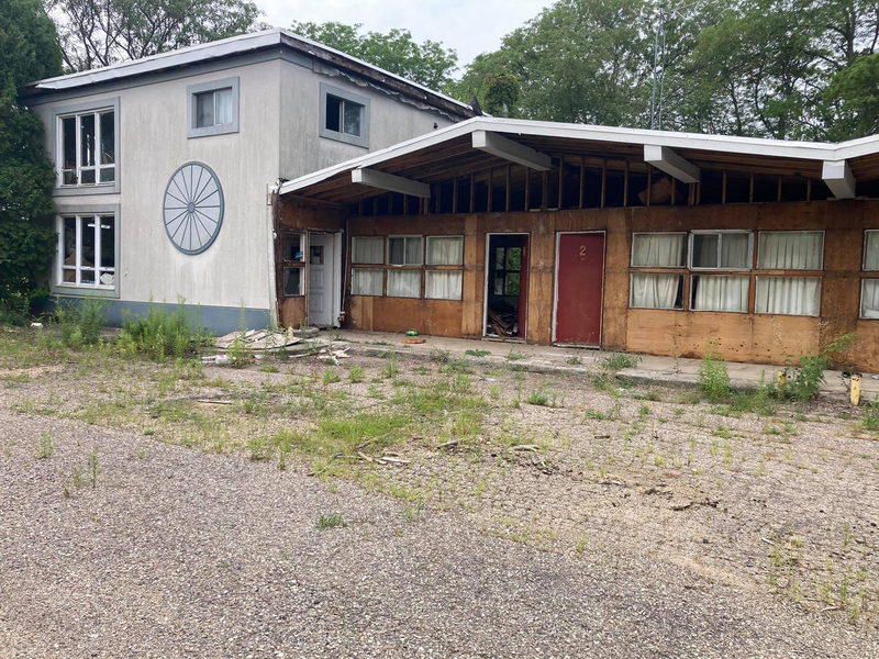 Plainsman Motel - Photo Credit Geoffrey Hudson (newer photo)